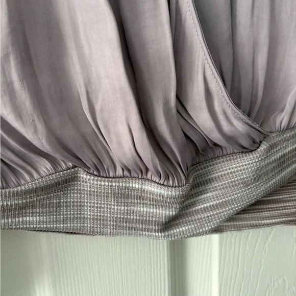 Current Air Women's Sz Small Light Purple Long Sleeve Satin Top Good Condition - Picture 3 of 8